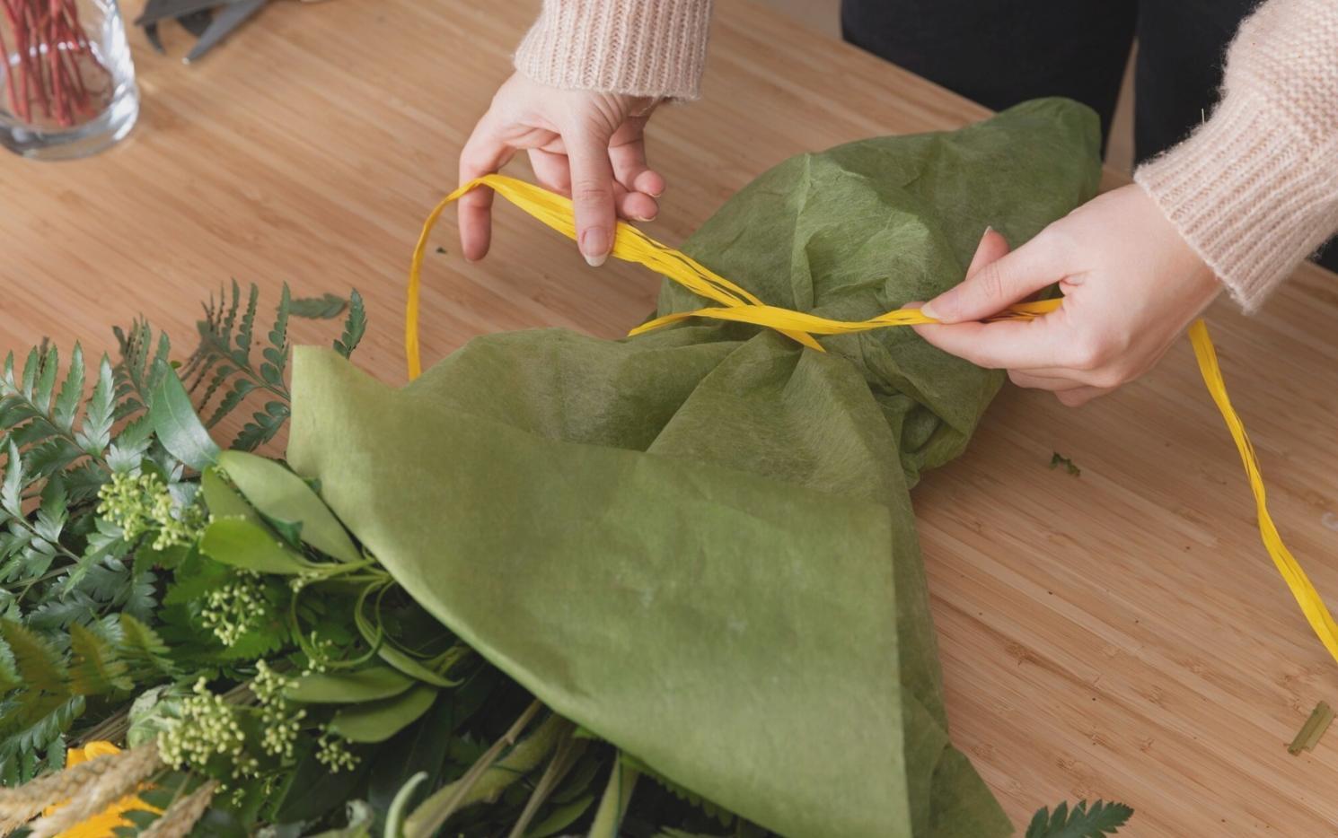 Modern floral arrangements showcasing seasonal blooms and creative design approaches